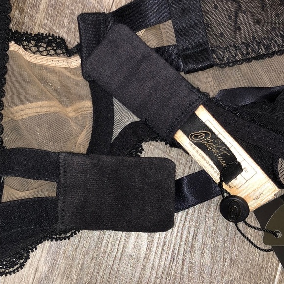 Lingerie set, bra and suspenders. - Picture 6 of 8